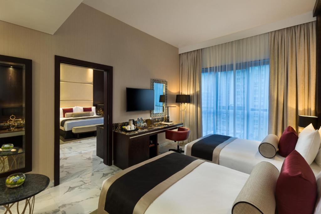 Двухместный (Улучшенный двухместный номер с 2 отдельными кроватями) отеля Millennium Place Dubai Marina, Дубай
