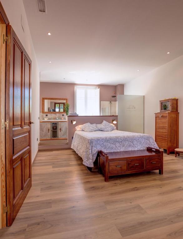 Двухместный (Улучшенный двухместный номер с 1 кроватью или 2 отдельными кроватями и террасой) отеля Hotel Monumento Almenara de Copau, Сарагоса