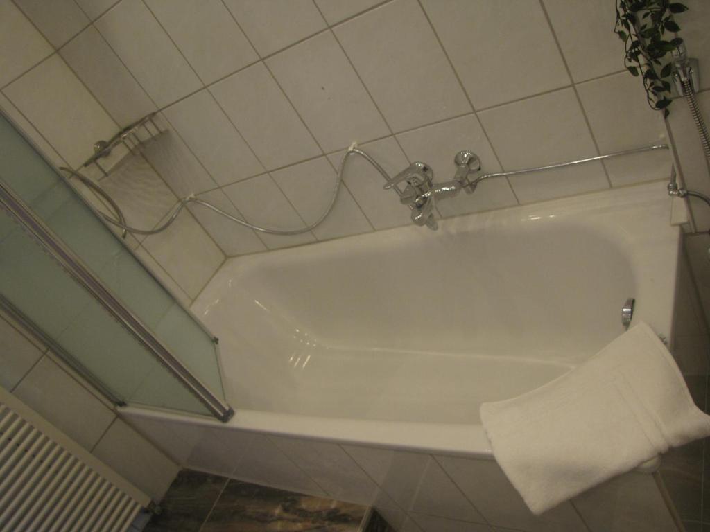 Двухместный (Двухместный номер с 1 кроватью и собственной ванной комнатой) отеля Milano Hotel, Гамбург