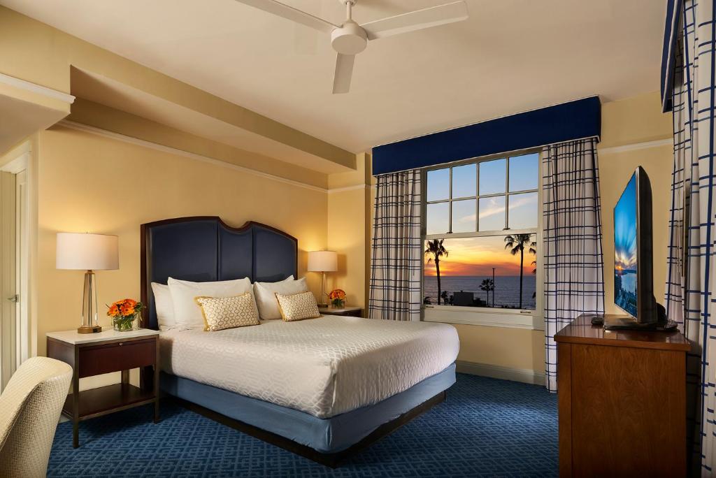 Двухместный (Номер с кроватью размера «king-size» и видом на океан) отеля Grande Colonial La Jolla, Сан-Диего