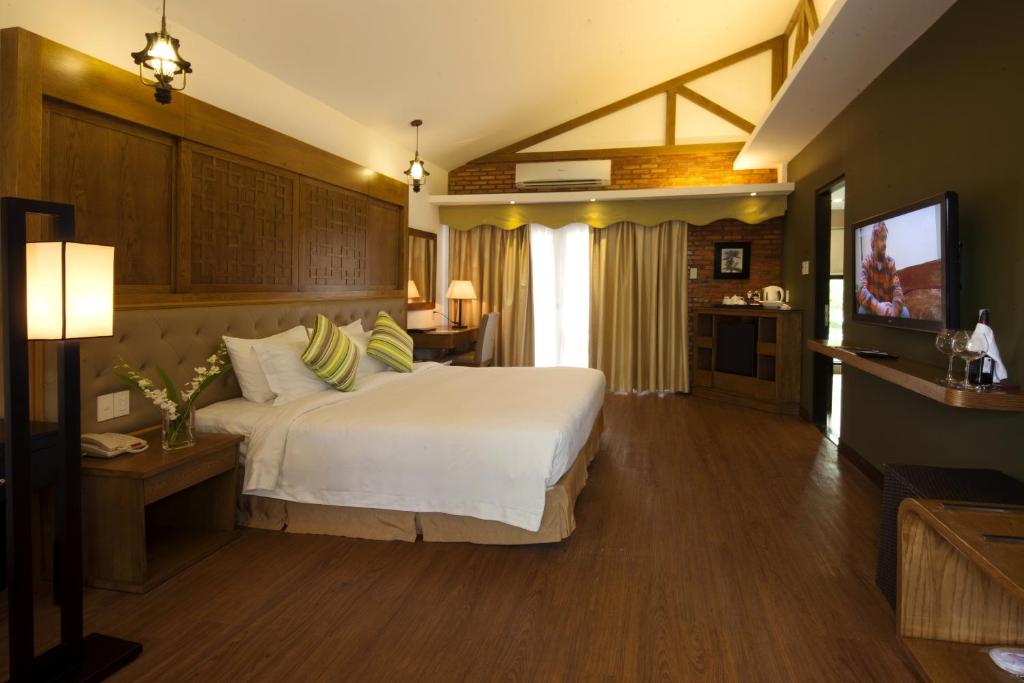 Двухместный (Двухместный номер Делюкс с 1 кроватью или 2 отдельными кроватями, вид на сад — Пляжная зона) курортного отеля Famiana Resort & Spa, Дуонг-Донг