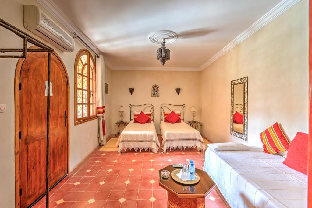 Двухместный (Улучшенный двухместный номер «Вега» с 2 отдельными кроватями) отеля Riad Janoub, Тизнит