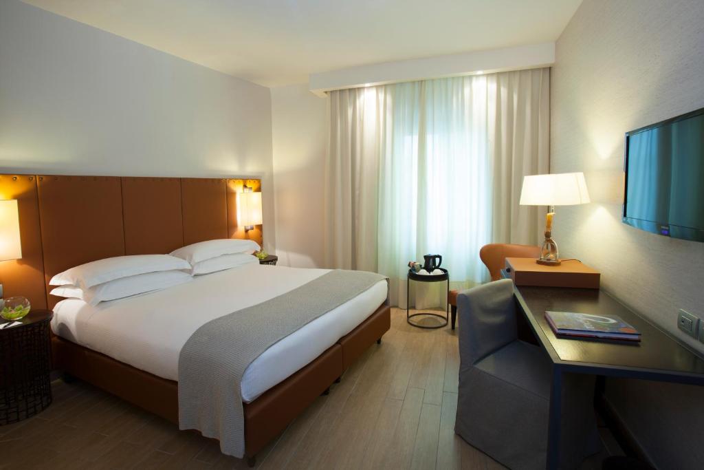 Двухместный (Двухместный номер Делюкс с 1 кроватью или 2 отдельными кроватями) отеля Starhotels Michelangelo Florence, Флоренция