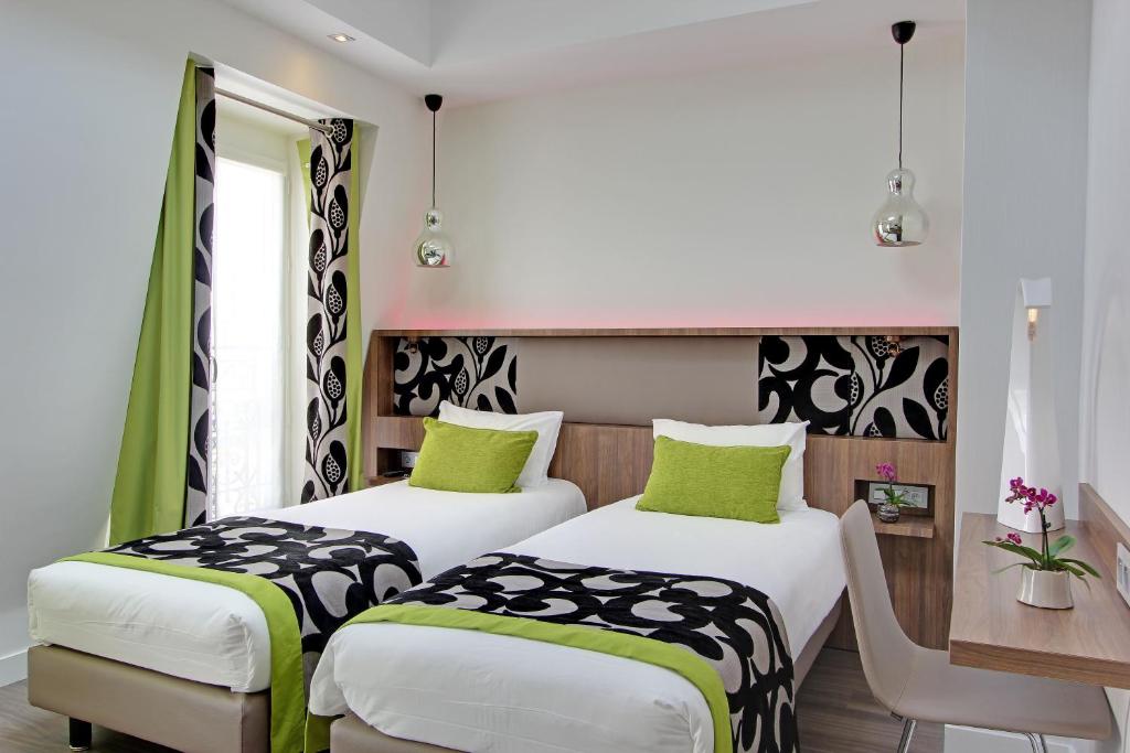 Двухместный (Улучшенный двухместный номер с 2 отдельными кроватями) отеля Hotel Alhambra, Париж