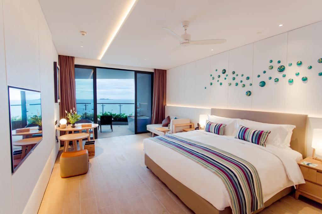 Двухместный (Панорамный номер для новобрачных с видом на океан) отеля Sanya Conifer Resort, Санья