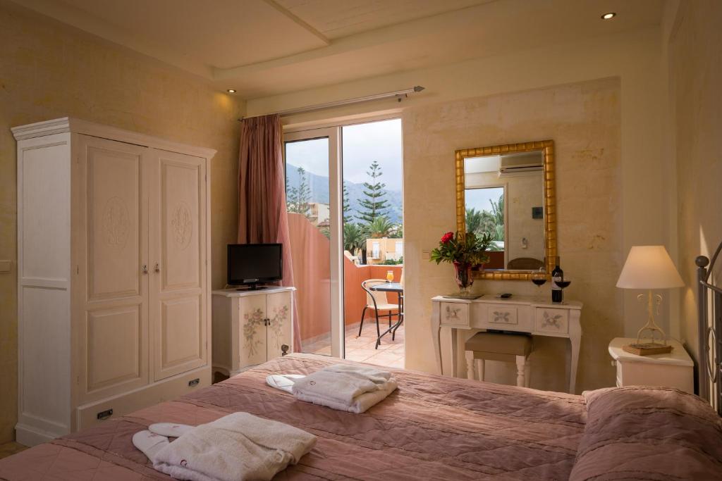 Двухместный (Двухместный номер с 1 кроватью и частичным видом на море) отеля Orpheas Resort Hotel (Adults Only), Георгиуполис
