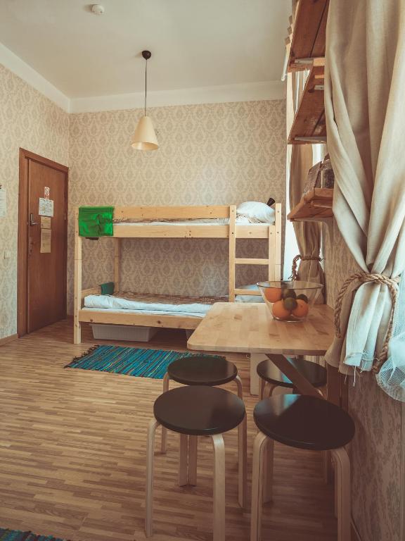 Семейный (Семейный номер с общей ванной комнатой) хостела Downtown Forest Hostel & Camping, Вильнюс
