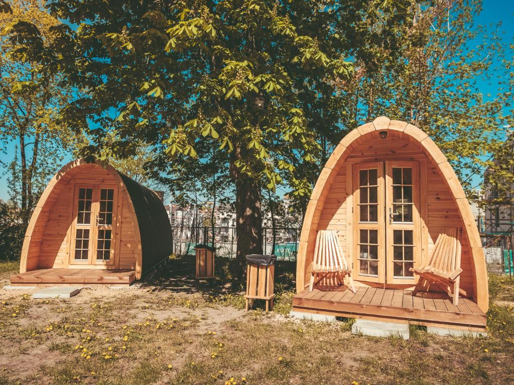 Номер (Бунгало с видом на сад) хостела Downtown Forest Hostel & Camping, Вильнюс