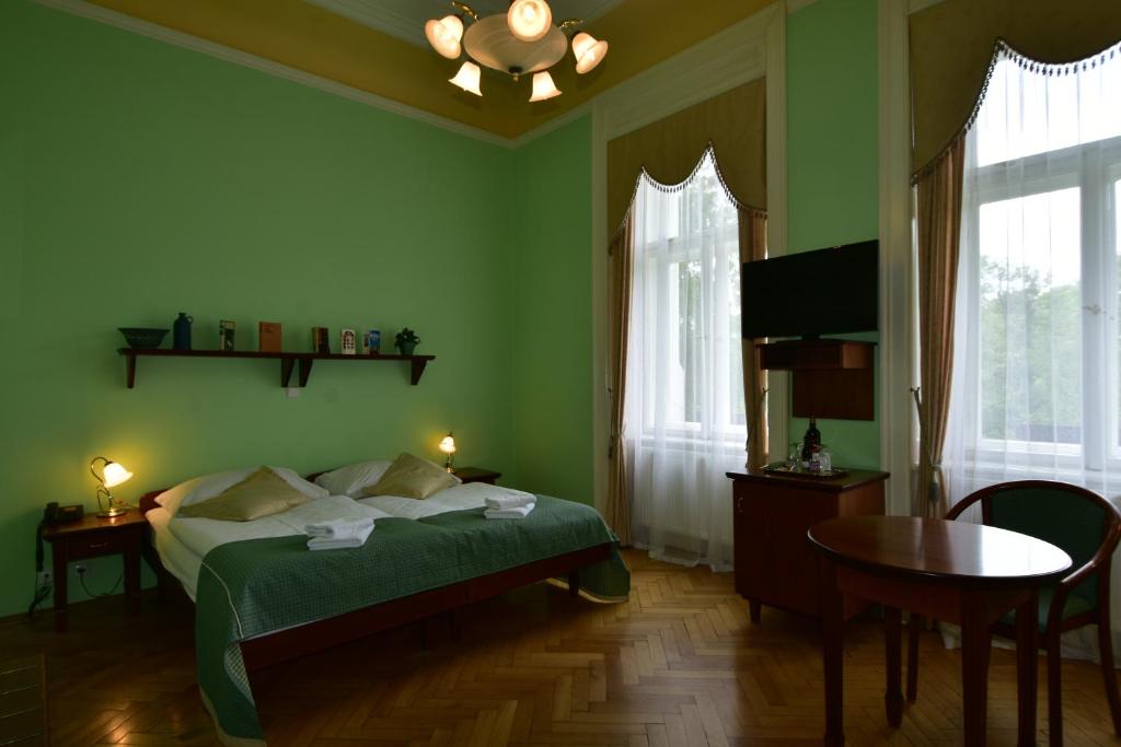 Двухместный (Двухместный номер с 2 отдельными кроватями) гостевого дома Sant Georg Garni, Марианские Лазне