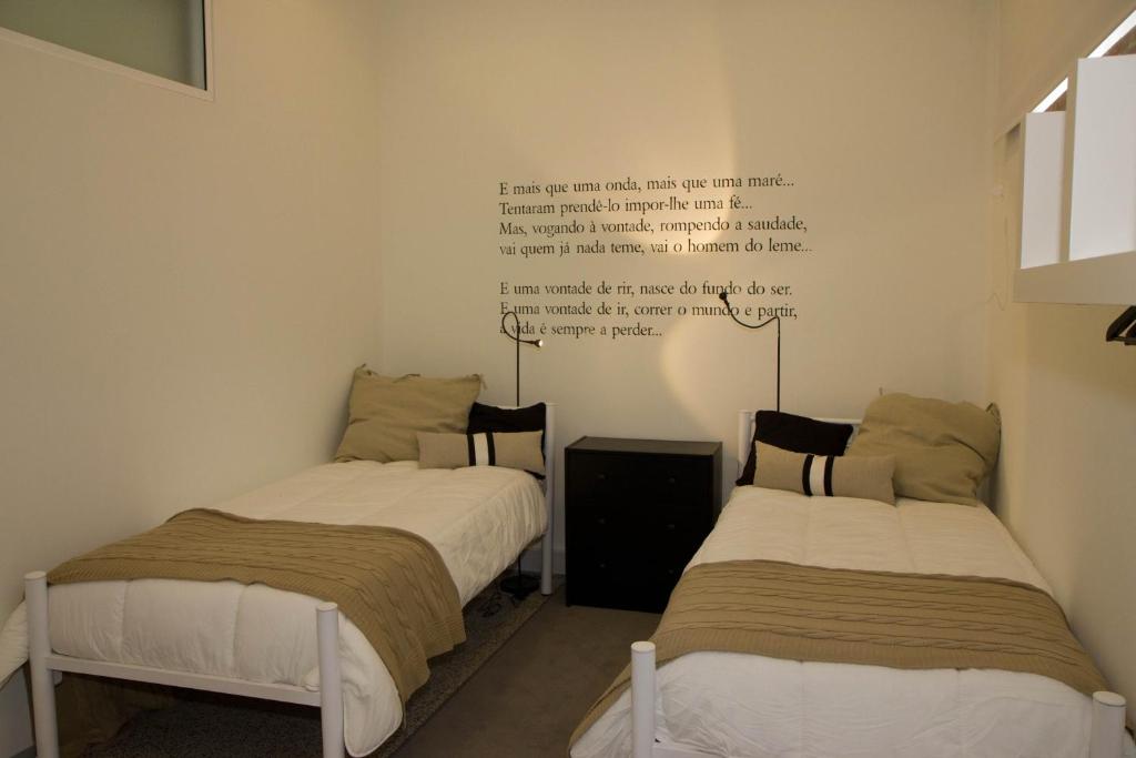 Двухместный (Стандартный двухместный номер с 2 отдельными кроватями и общей ванной комнатой) отеля Turismo do Seculo, Эшторил