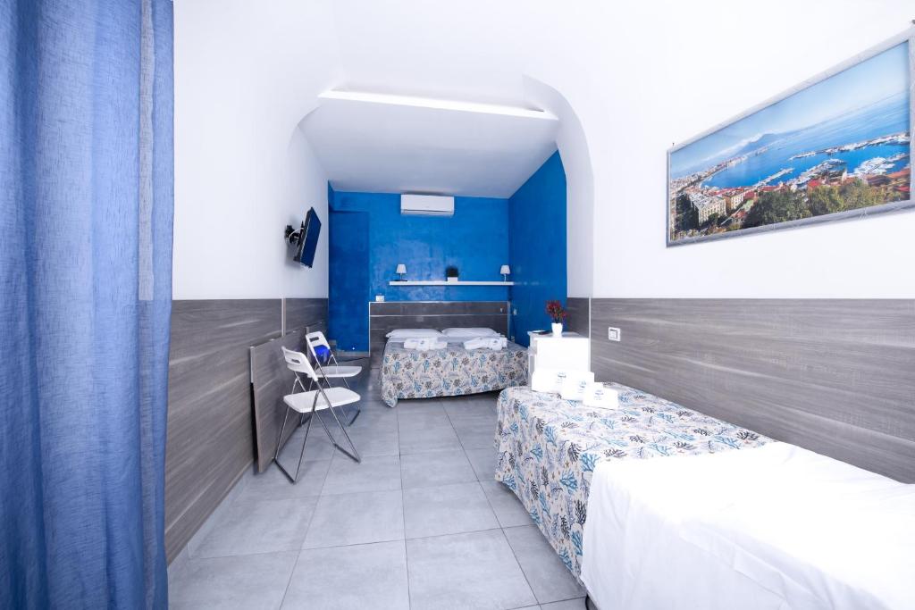 Трехместный (Трехместный номер «Комфорт») отеля B&B Chiaia Relax, Неаполь