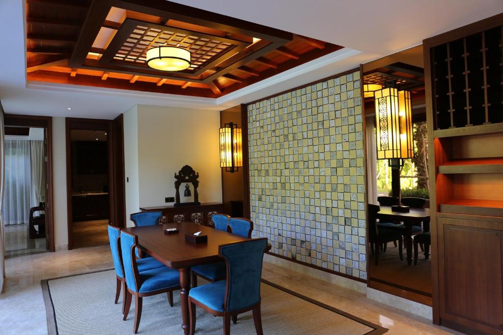 Вилла (Five-Bedroom Villa with Hot Spring (Airport pick up+ Private Butler + Hot Spring)), Sanya Ocean Sonic Banling Hotspring Resort