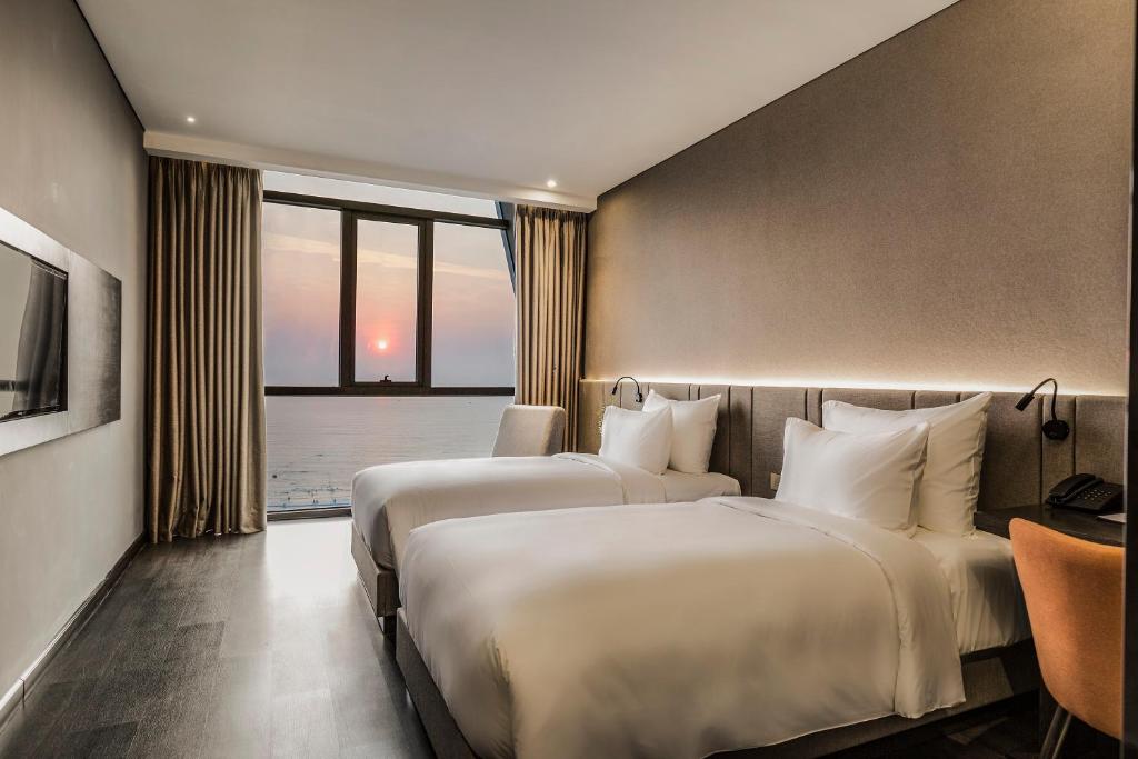 Двухместный (Двухместный номер Делюкс с 2 отдельными кроватями и видом на океан) отеля Stella Maris Beach Danang, Дананг