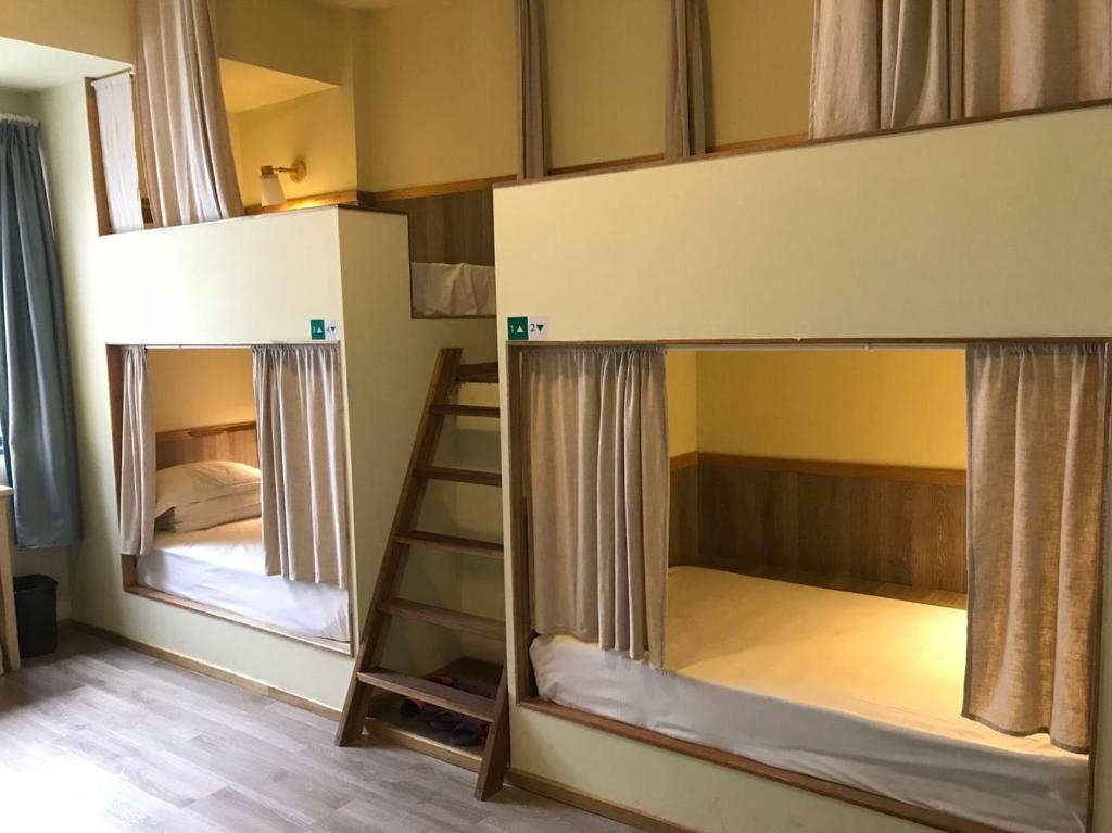 Номер (Bed in 6-Bed Female Sunny Dormitory Room with Private Bathroom), Wushanyi International Youth Hostel