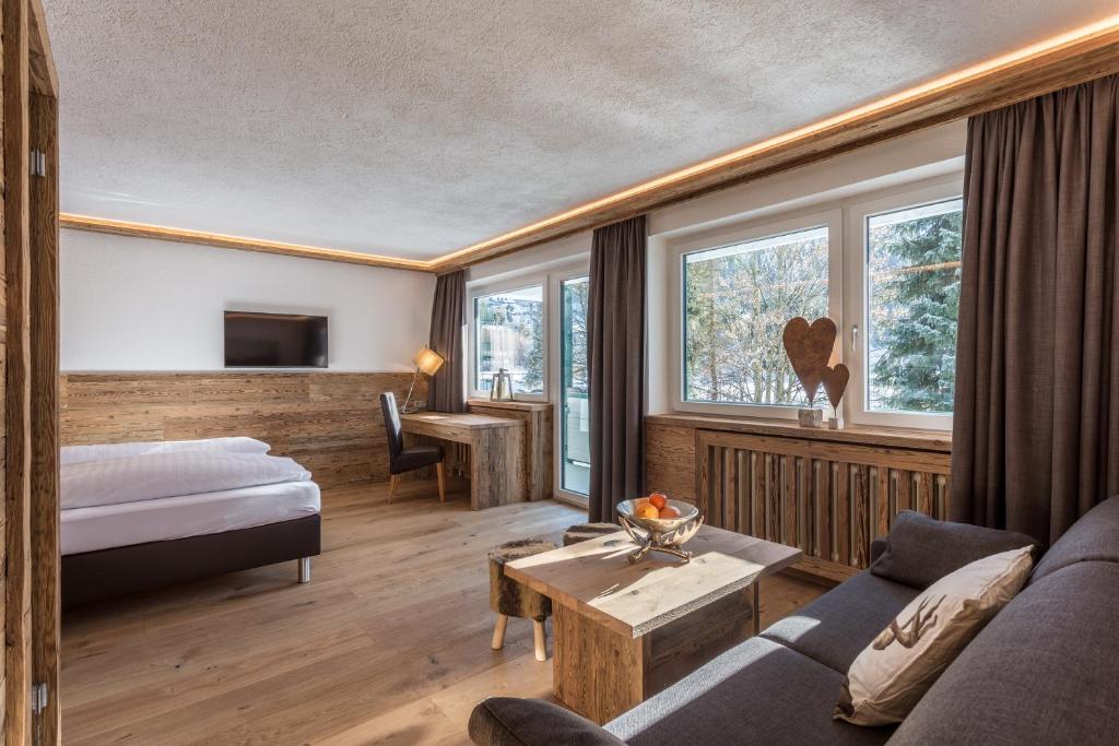 Сьюит (1 - Room Suite with Infrared Cabin) отеля Almhof Kitzlodge - Zimmer Suiten Apartments, Кирхберг