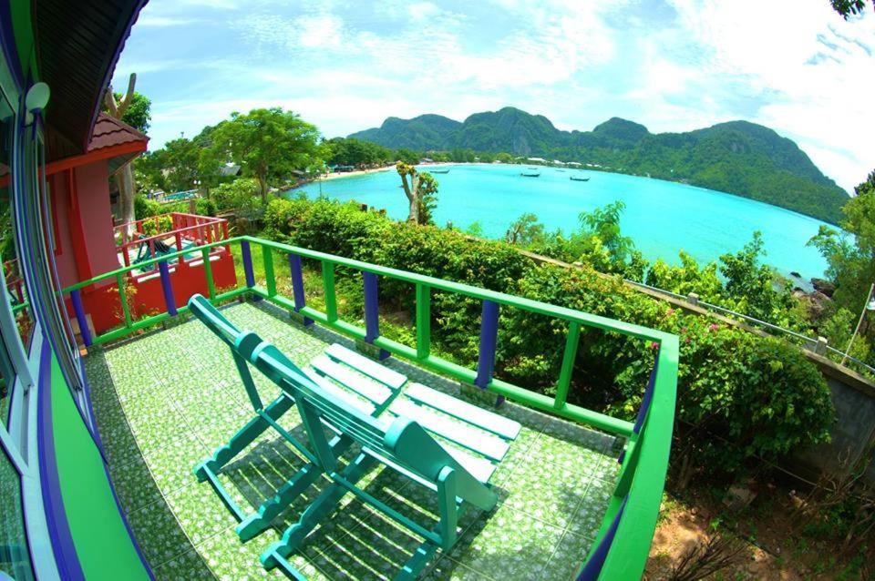 Трехместный (Трехместный номер с видом на море) отеля Phi Phi View Point Resort, Пхи-Пхи