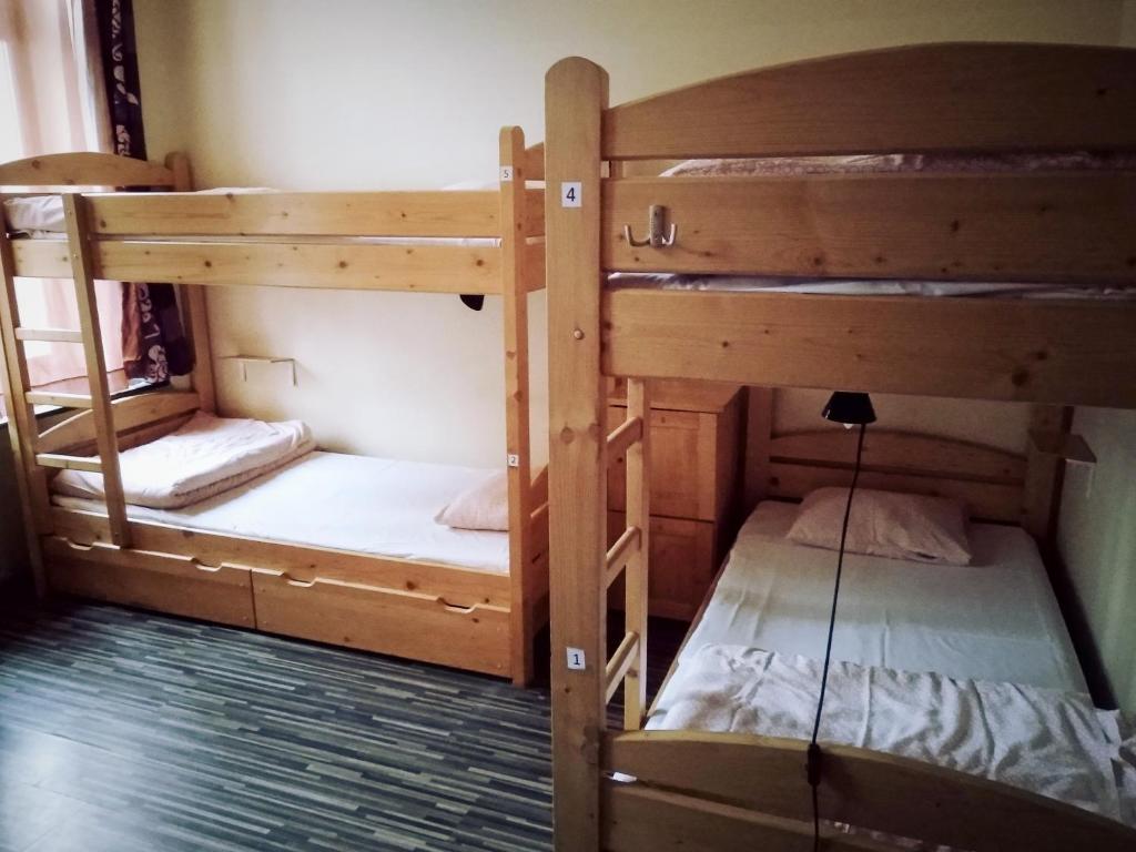 Номер (Кровать в общем 6-местном номере для мужчин и женщин), Music Hostel