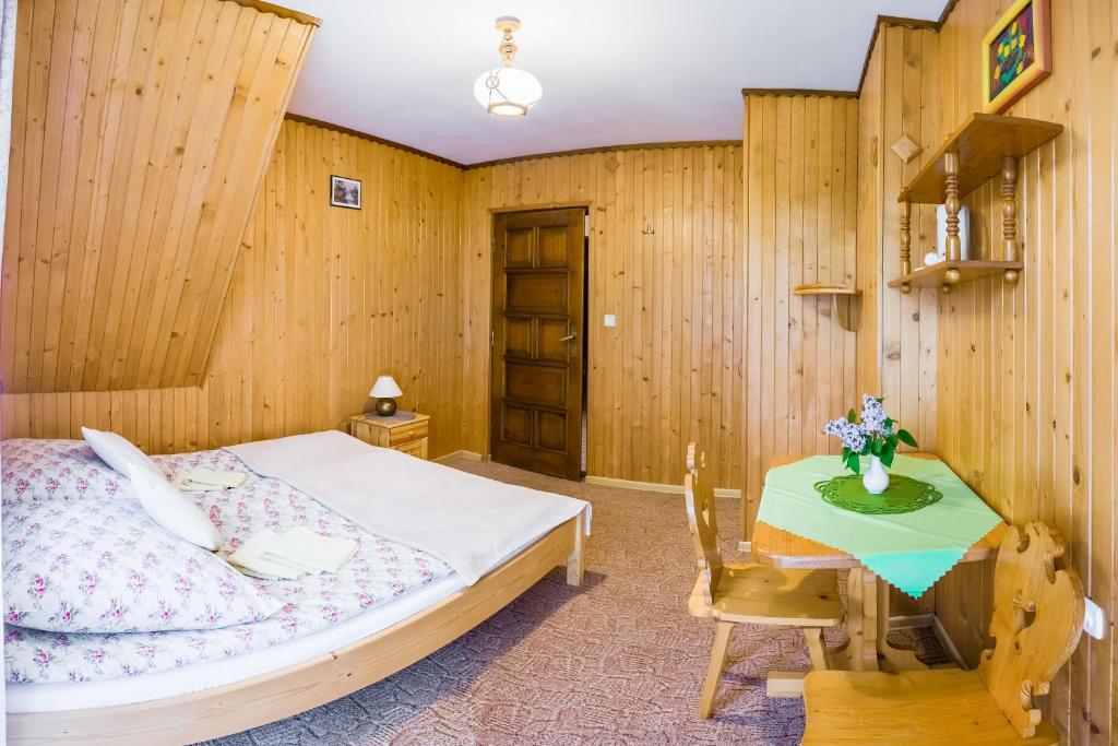 Двухместный (Двухместный номер эконом-класса с 1 кроватью и внешней ванной комнатой) семейного отеля Jaśmin, Буковина-Татшаньска