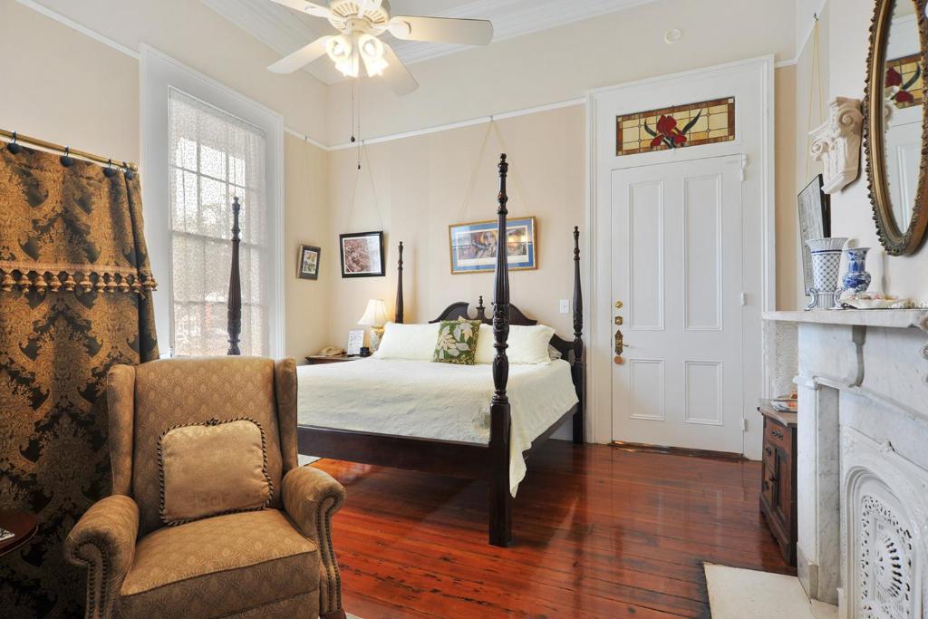 Двухместный (Стандартный номер с кроватью размера «king-size») отеля Ashton's Bed and Breakfast, Новый Орлеан