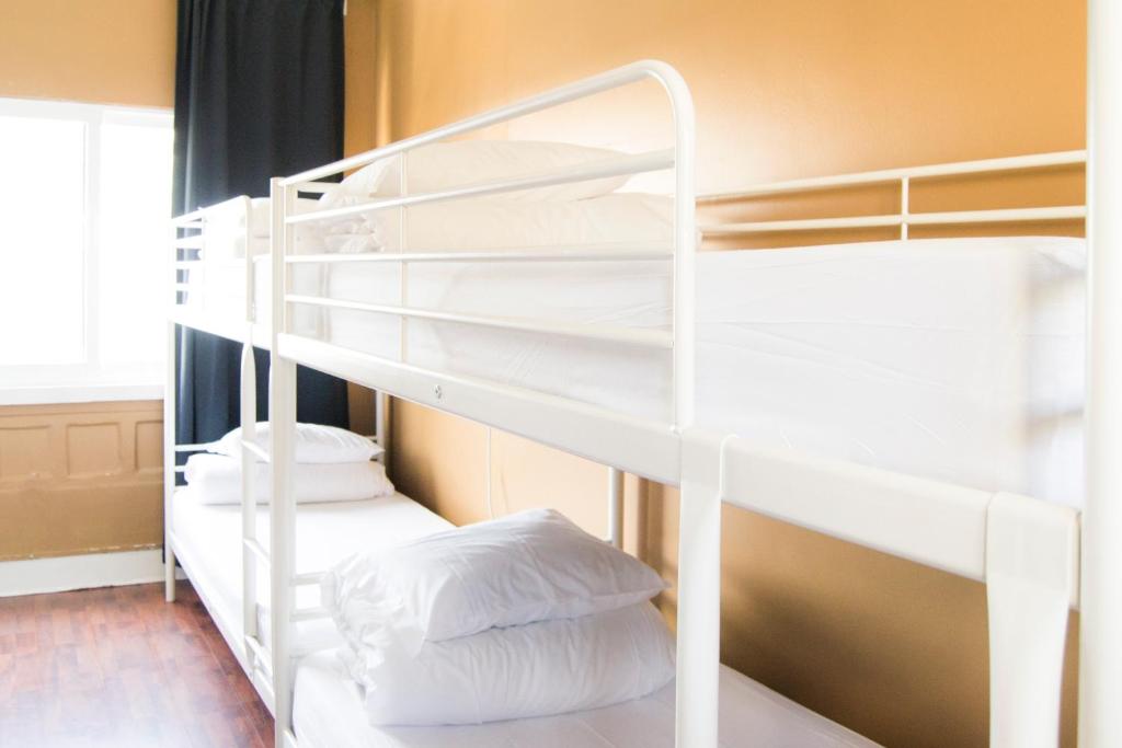 Номер (Кровать в общем 8-местном номере для мужчин и женщин) хостела Avenue Rooms & Suites, Лиссабон
