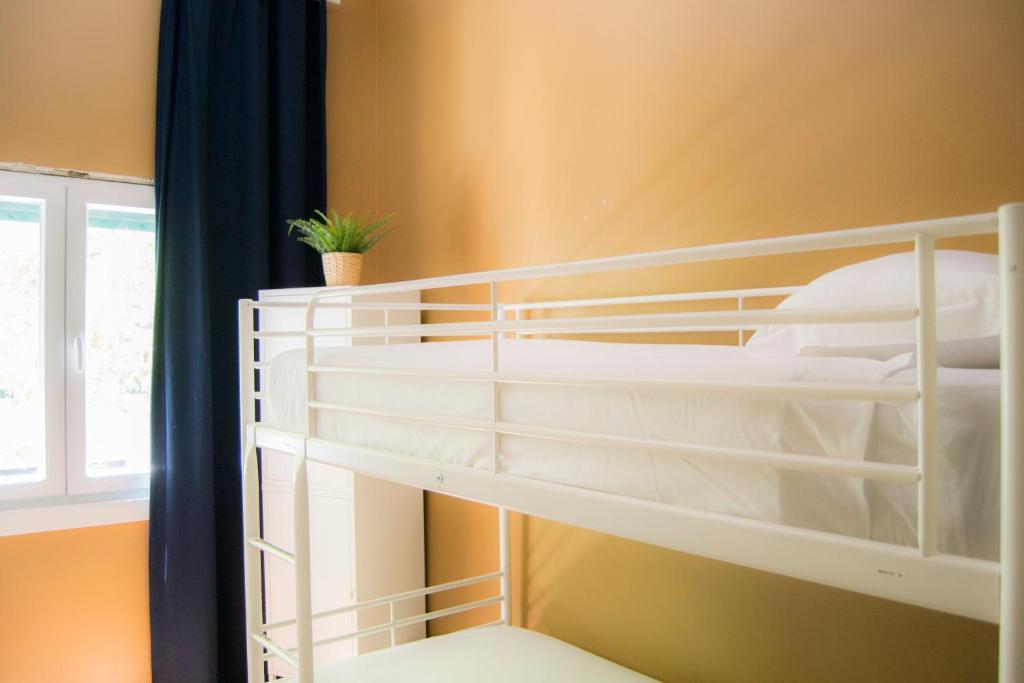 Номер (Кровать в общем 4-местном номере для мужчин и женщин) хостела Avenue Rooms & Suites, Лиссабон
