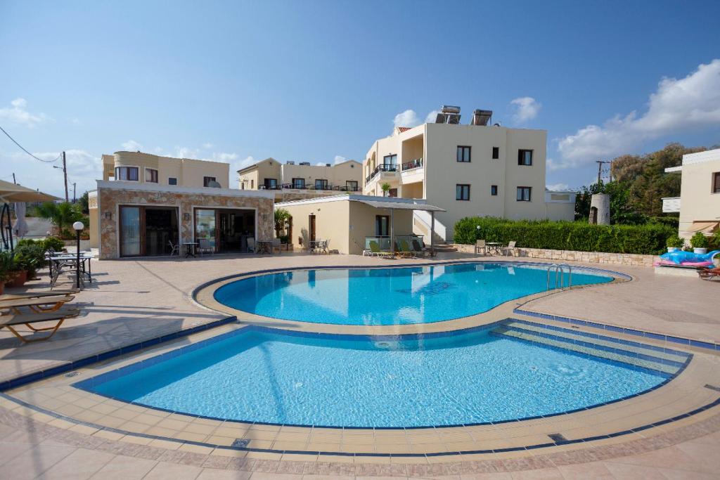 Трехместный (Трехместный номер с видом на море) апарт-отеля Sandy Suites, Каламаки (Крит)