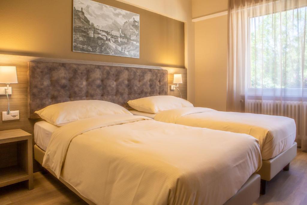 Двухместный (Comfort Twin Room with Balcony and Castle View) отеля Hotel Unione, Беллинцона