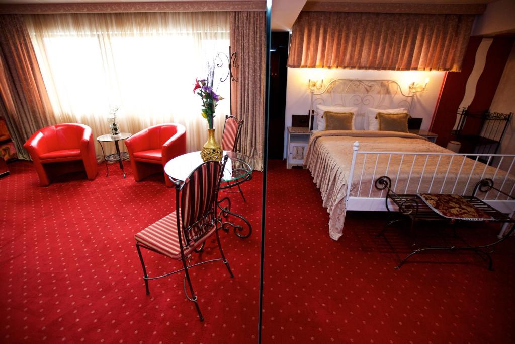 Двухместный (Улучшенный номер с кроватью размера «queen-size»), Grand Pier Hotel Old Town