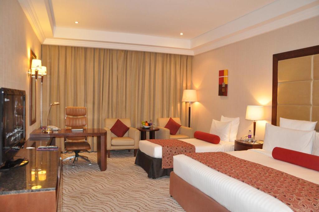 Трехместный (Трехместный номер) отеля Park Regis Kris Kin Hotel, Дубай