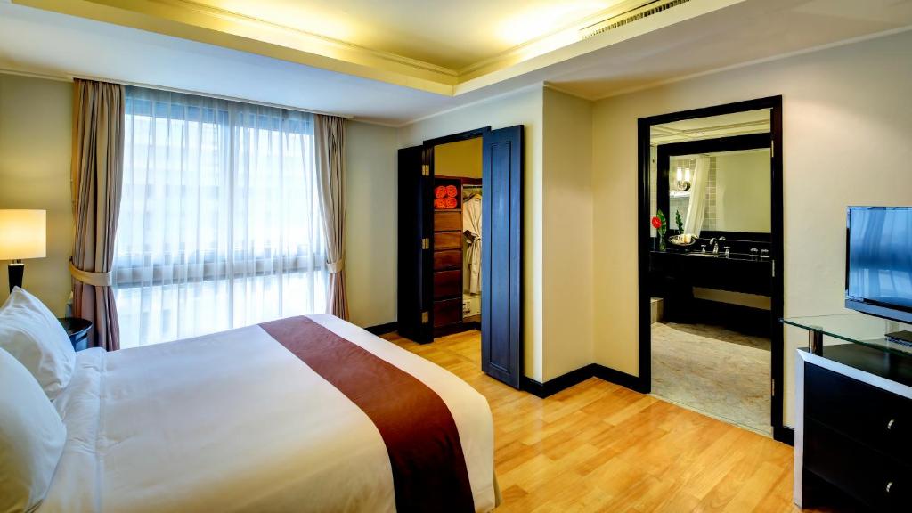 Сьюит (Представительский люкс с 2 спальнями) отеля Chateau de Bangkok, Бангкок