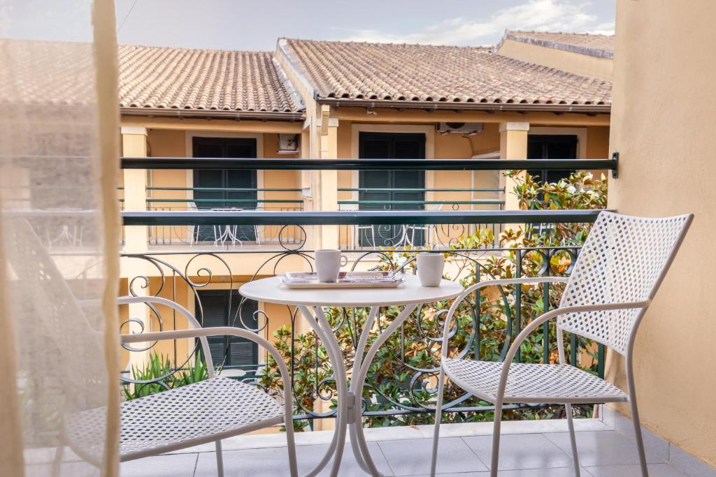 Двухместный (Двухместный номер с 1 кроватью или 2 отдельными кроватями и частичным видом на море) отеля Hotel Omiros, Гоувия