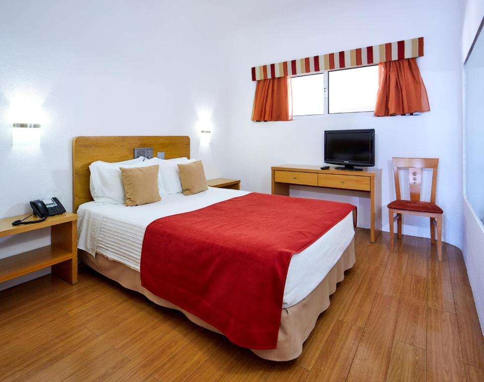 Двухместный (Двухместный номер с 1 кроватью или 2 отдельными кроватями (для 2 взрослых и 1 ребенка)) отеля Alcazar Hotel & SPA, Монте-Гордо