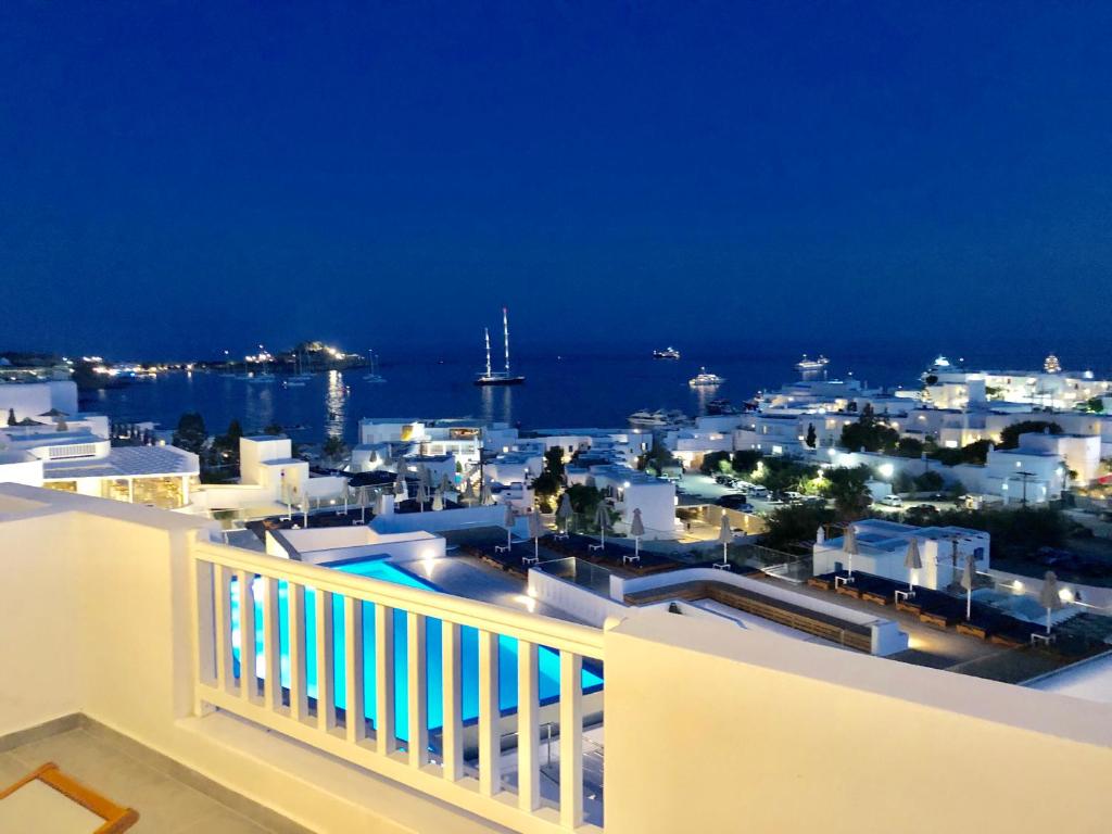 Семейный (Семейный номер Делюкс с видом на море) отеля The George, Платис Ялос, Эгейские острова