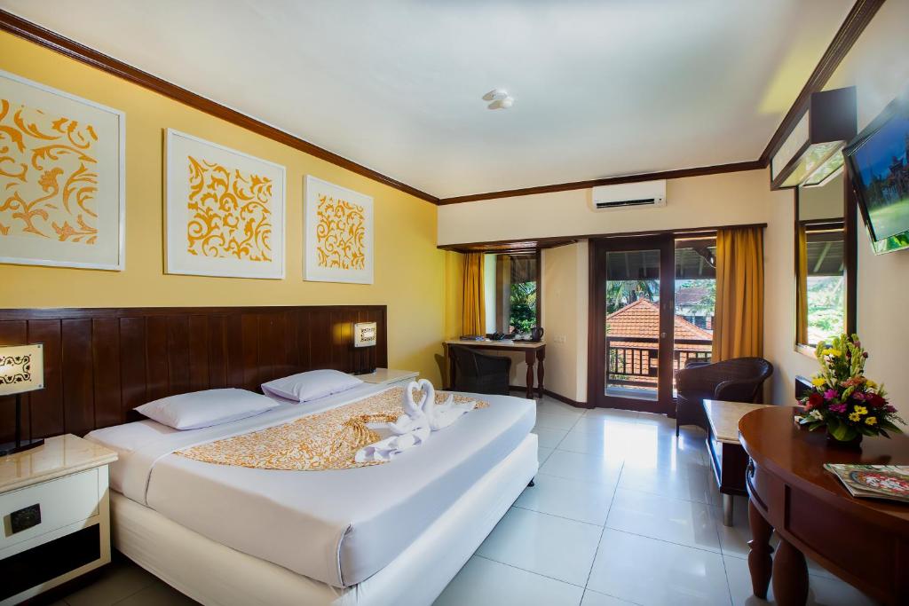Двухместный (Предложение с открытыми датами — Улучшенный номер с бесплатными привилегиями) курортного отеля Bali Garden Beach Resort, Кута
