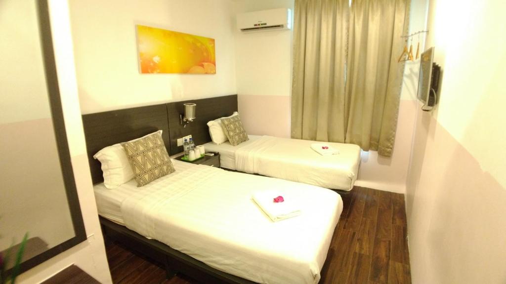 Двухместный (Улучшенный двухместный номер с 2 отдельными кроватями) отеля Apple 1 Hotel Queensbay, Пенанг