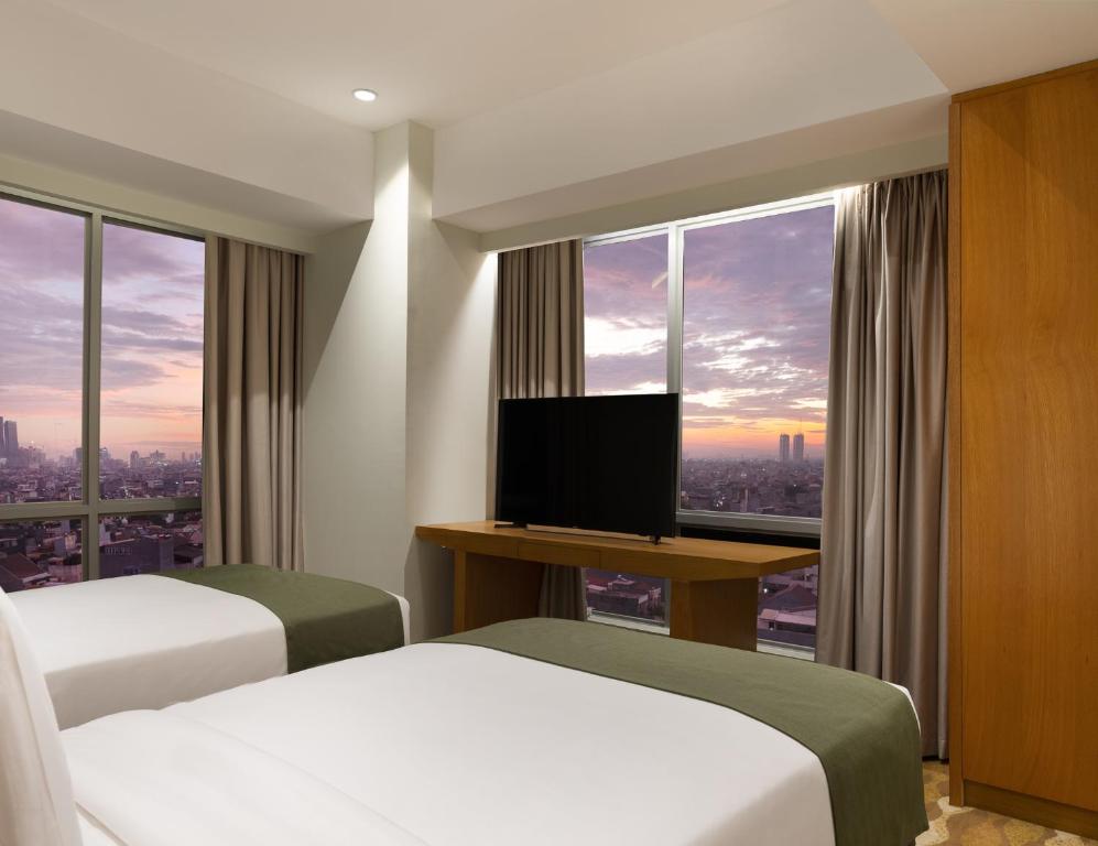 Сьюит (Люкс с 2 спальнями и мини-кухней), Holiday Inn & Suites Jakarta Gajah Mada