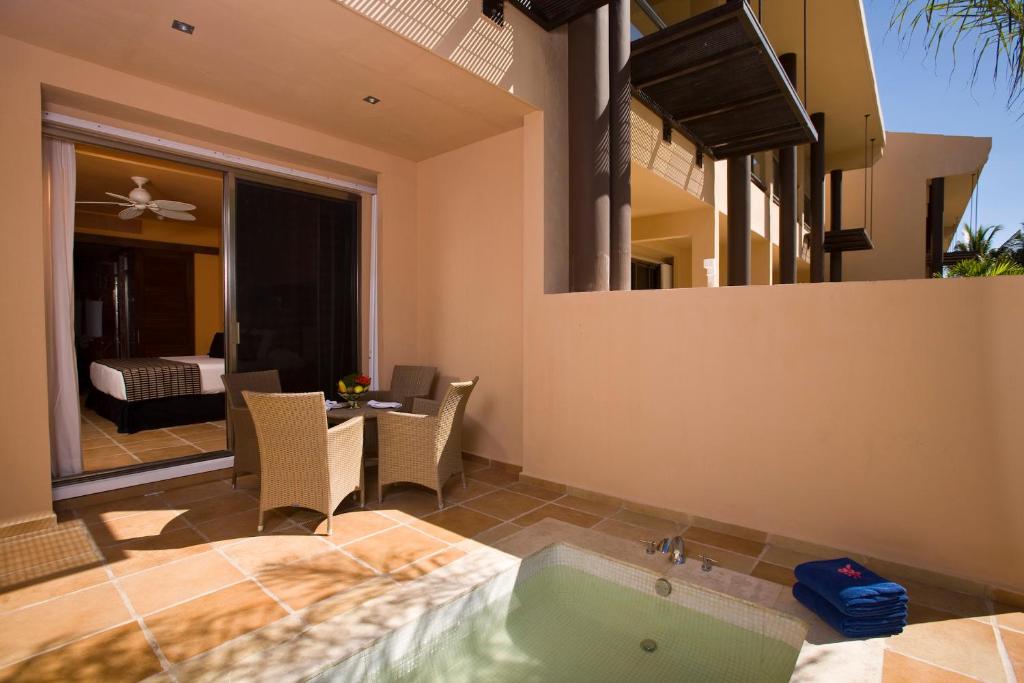 Сьюит (Привилегированный люкс (для 2 взрослых и 1 ребенка)) курортного отеля Catalonia Riviera Maya Resort & Spa - Все включено, Пуэрто-Авентурас