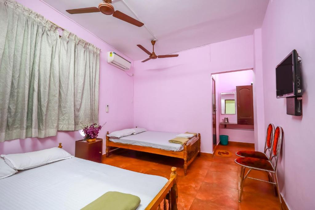 Семейный (Семейный номер с ванной комнатой) отеля Sri Udupi Hotel, Тривандрум
