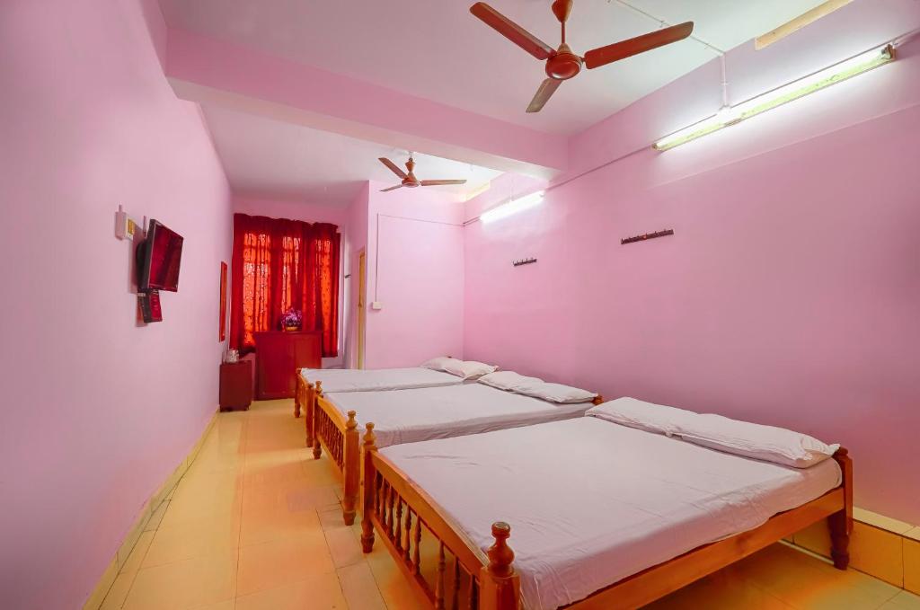 Номер (Общий шестиместный номер для мужчин и женщин) отеля Sri Udupi Hotel, Тривандрум