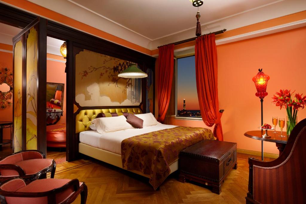 Сьюит (Люкс) отеля Grand Hotel Savoia, Генуя