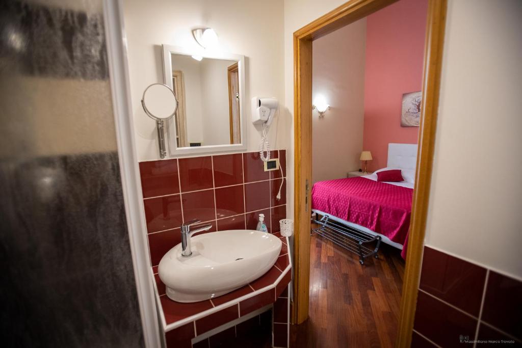 Двухместный (Двухместный номер с 1 кроватью и собственной ванной комнатой) отеля Etna & Amuri, Катания