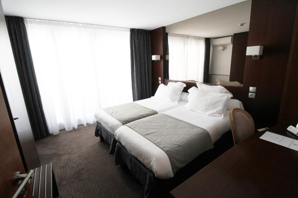 Двухместный (Стандартный двухместный номер с 2 отдельными кроватями) отеля Hotel des Tonneliers-Cruche D'or, Страсбург