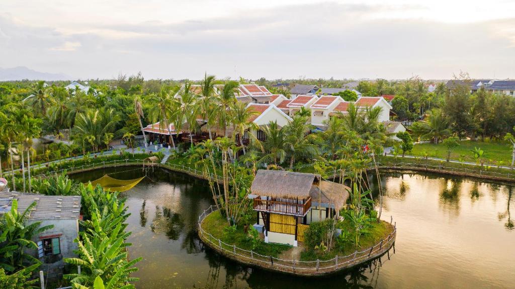 Двухместный (Tropical Oasis Bungalow) курортного отеля Zest Villas & Spa Hoi An, Хойан