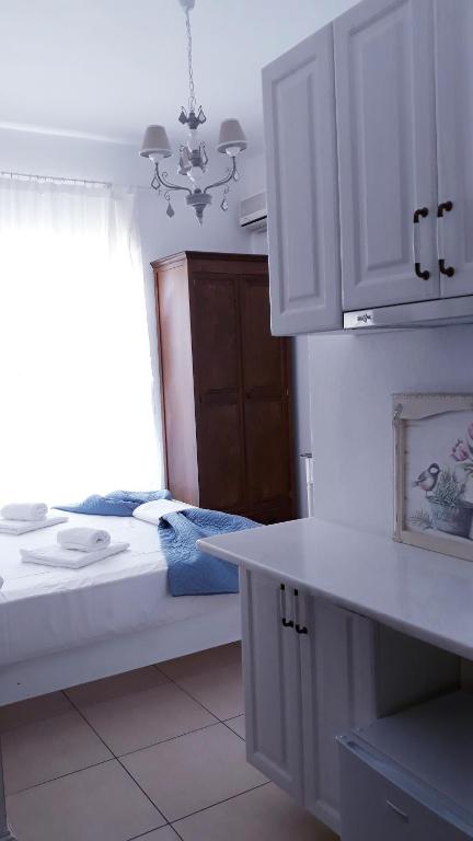 Двухместный (Двухместный номер с 1 кроватью и видом на горы) гостевого дома Christos Rooms, Палеохара