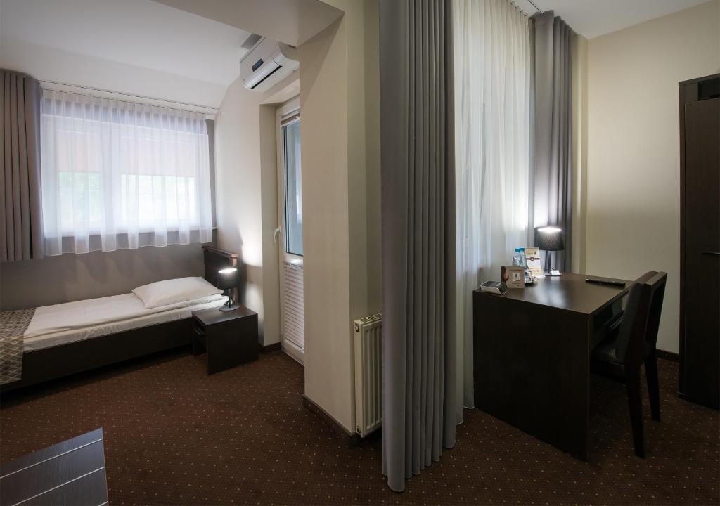 Двухместный (Двухместный номер с 1 кроватью или 2 отдельными кроватями) отеля Hotel Capitol, Бяла-Подляска