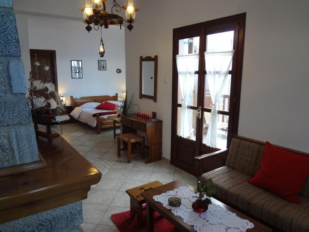Двухместный (Улучшенный двухместный номер с 1 двуспальной кроватью, видом на море и камином) гостевого дома Aggelika, Цагарада