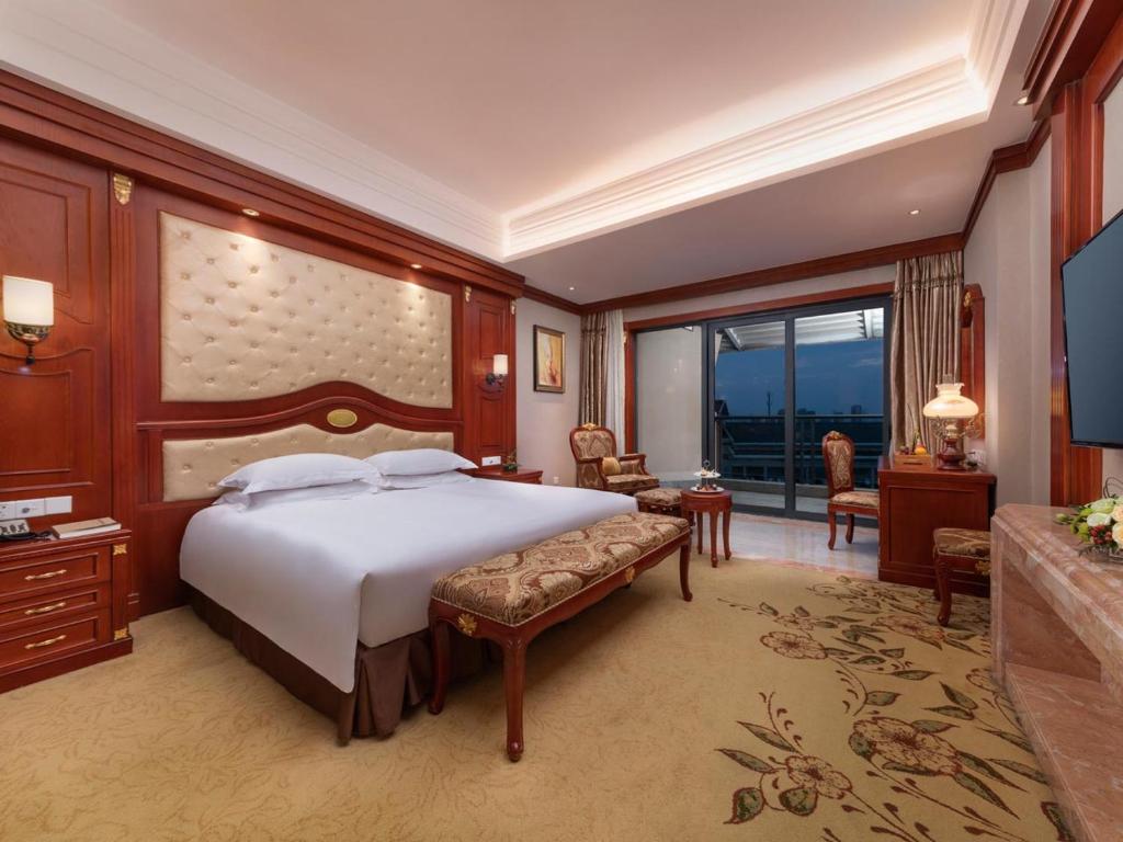 Двухместный (Представительский двухместный номер с видом на озеро) отеля Hangzhou Blossom Water Museum Hotel, Ханчжоу