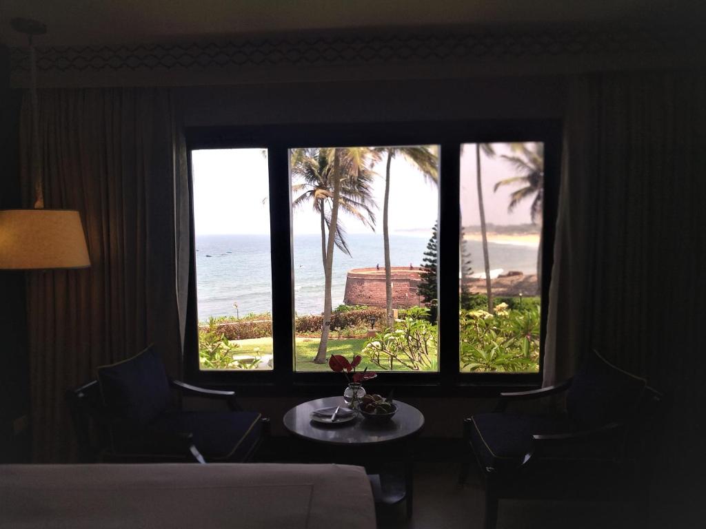Двухместный (Номер Делюкс с видом на море - 2 отдельные кровати) курортного отеля Taj Fort Aguada Resort & Spa, Goa, Кандолим