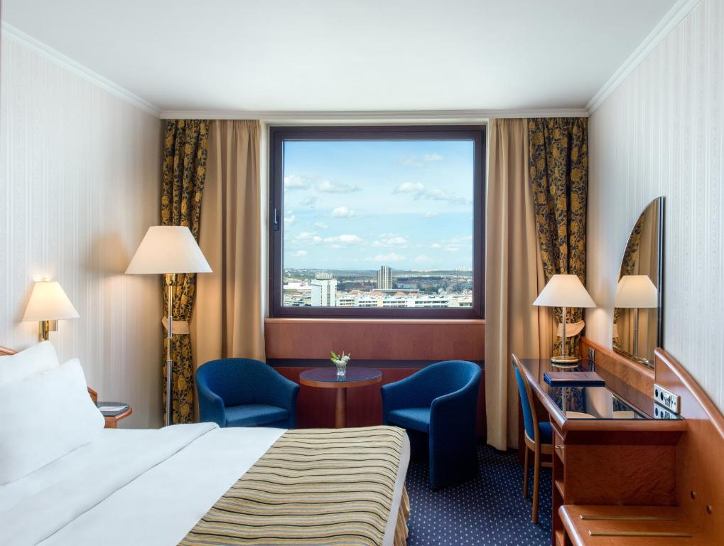Двухместный (Номер Делюкс с кроватью размера «king-size» или 2 отдельными кроватями — Бесплатный доступ в спа-центр) отеля Panorama Hotel Prague, Прага