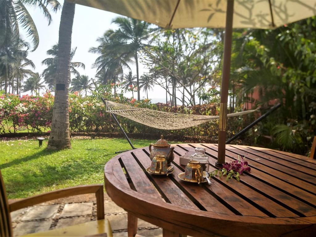 Двухместный (Коттедж «Премиум» с видом на море — 2 отдельные кровати) курортного отеля Taj Holiday Village Resort & Spa, Goa, Кандолим